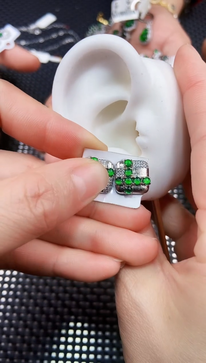 【闪购商品】翡翠耳饰未镶嵌11111111