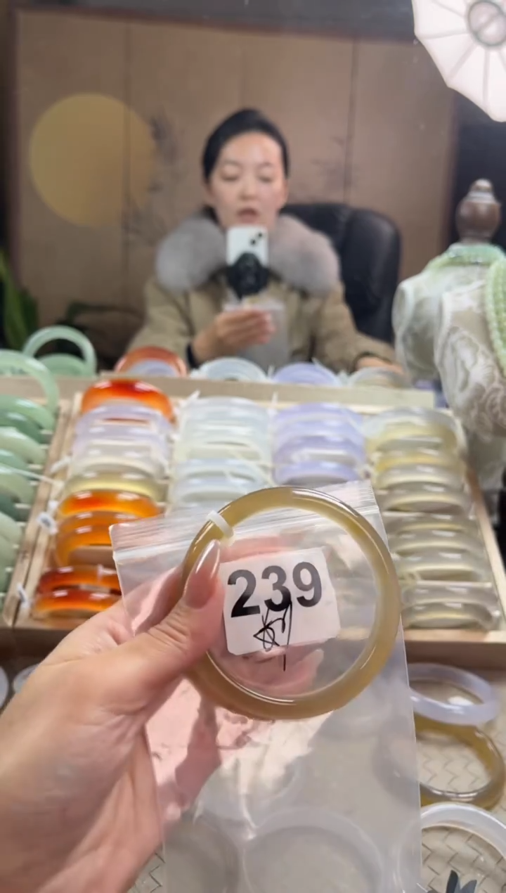 手镯玛瑙/玉髓未镶嵌239