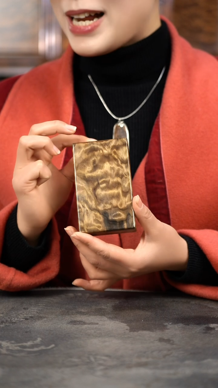 【闪购商品】金丝楠木艺龙胆纹精工一木一器烟盒460