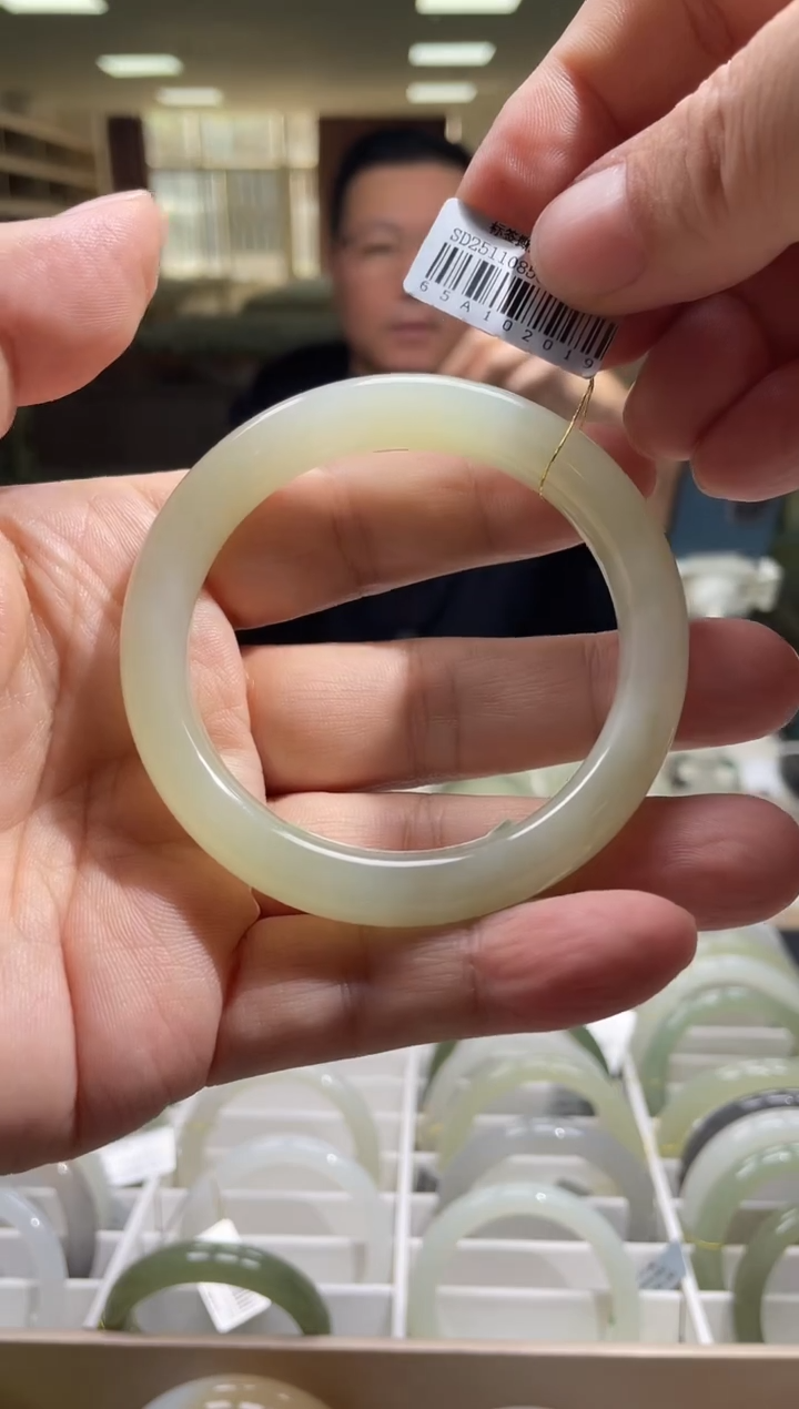 未镶嵌手镯和田玉57-58圈口 2019