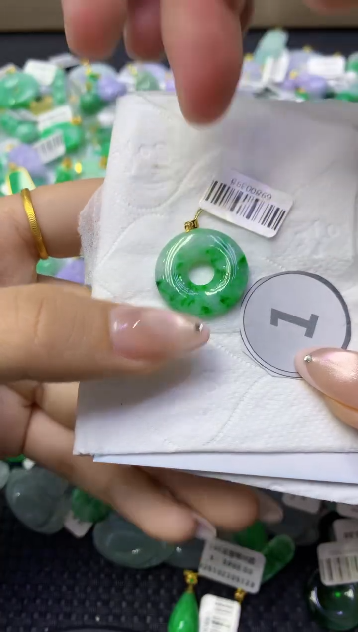 颈饰18K金镶嵌翡翠天然缅甸翡翠A货