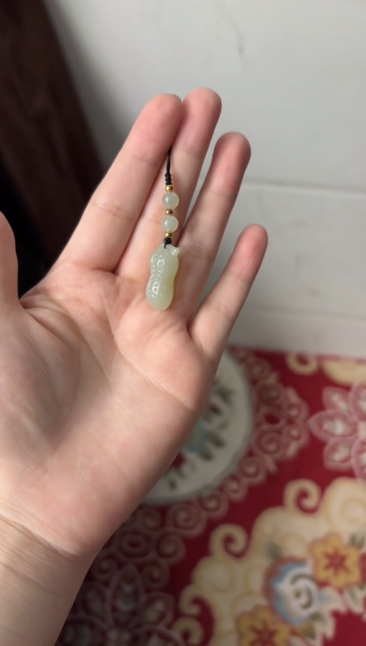 【闪购商品】和田玉吊坠(赠链)未镶嵌且末微色差近矿吊坠