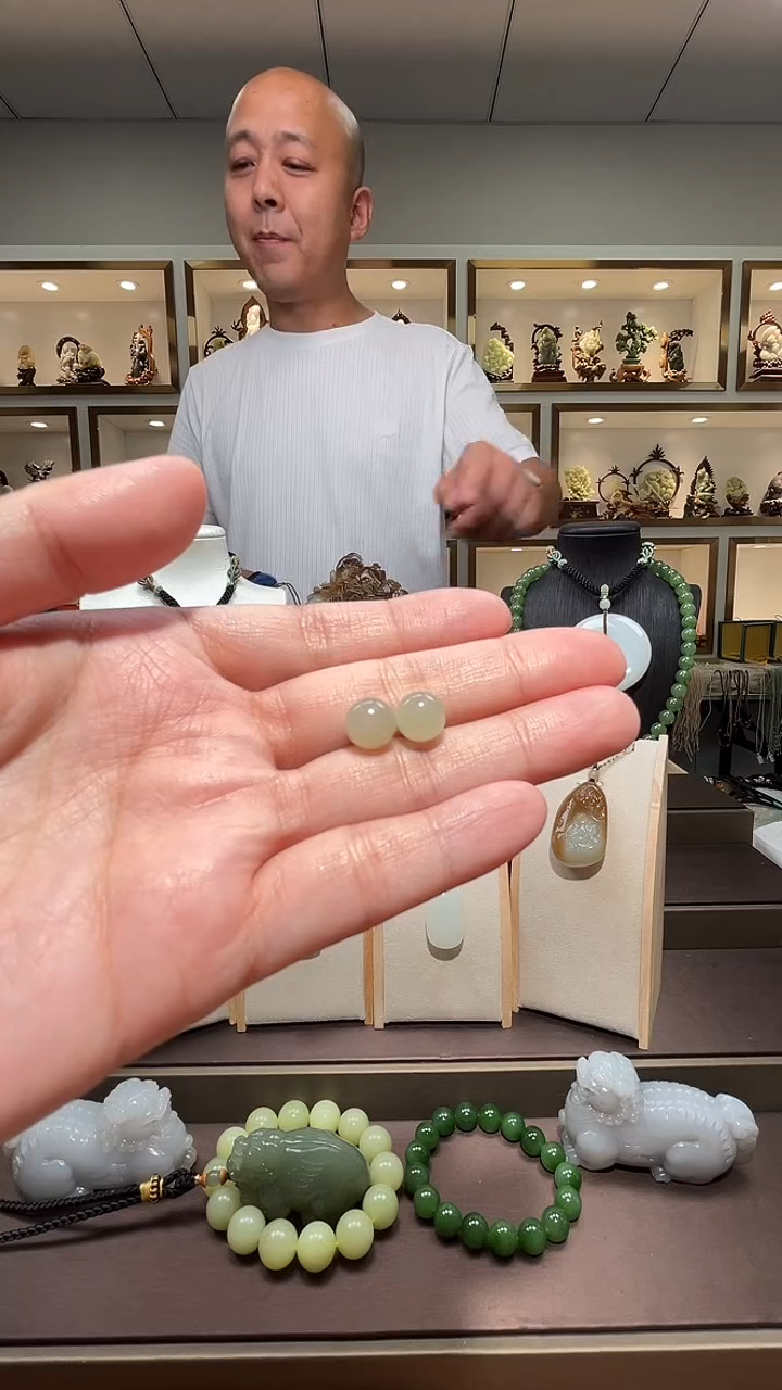 和田玉未镶嵌颈饰1