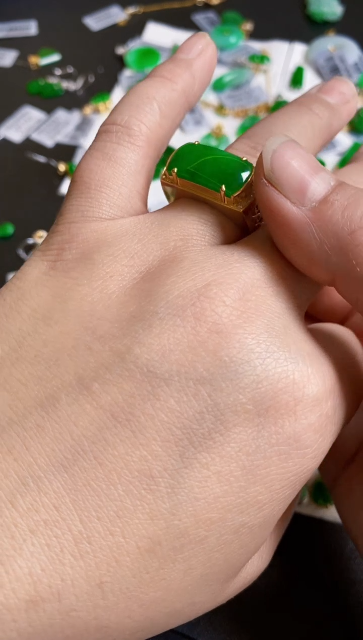 【闪购商品】翡翠颈饰18K金镶嵌戒指