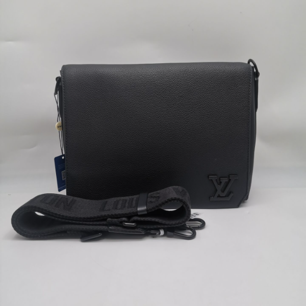 99新 LouisVuitton/路易威登 98新18237 LVTAKEOFF黑色全皮邮差包