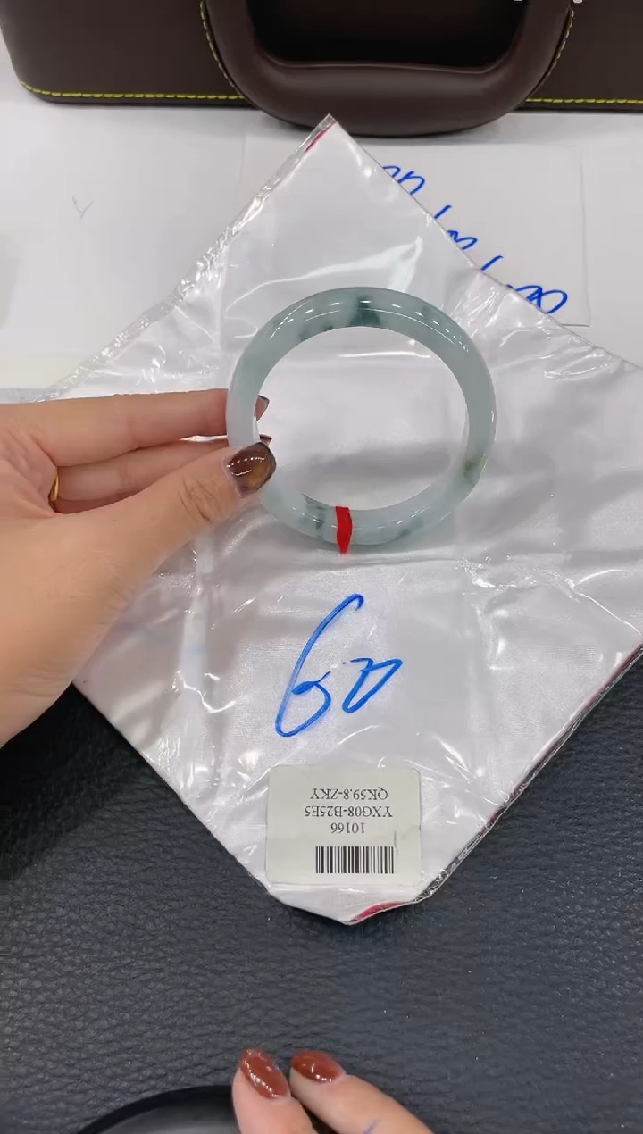 【闪购商品】翡翠手镯未镶嵌手镯