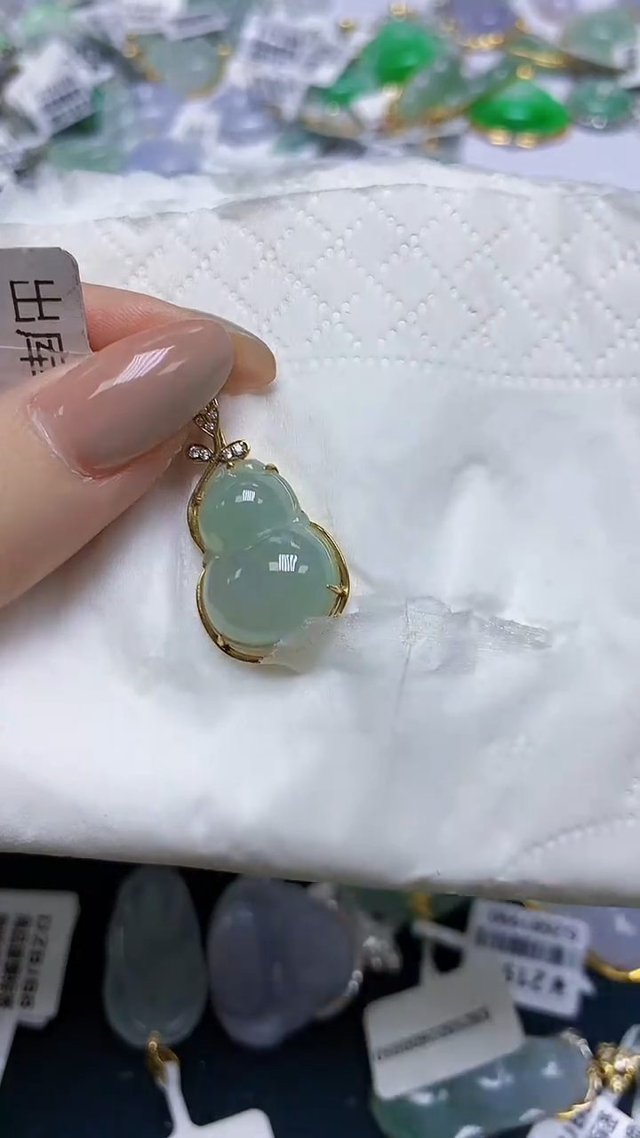 翡翠18K金镶嵌颈饰天然缅甸A货翡翠