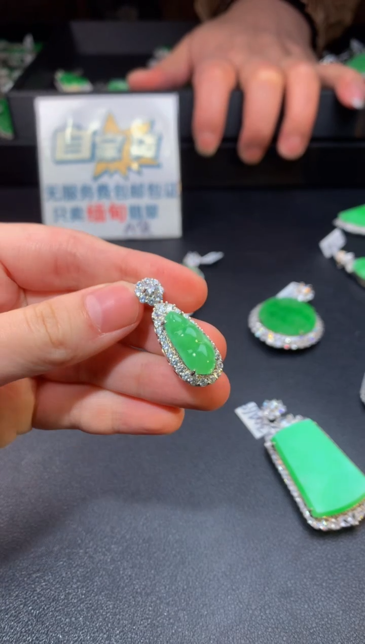 翡翠银S925镶嵌颈饰翡翠1