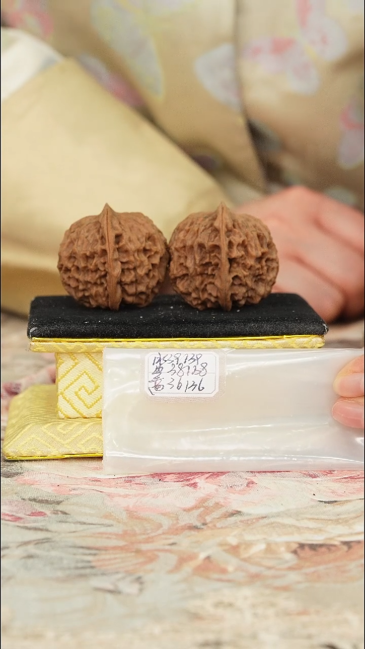 【闪购商品】文玩核桃把件非嫁接元宝