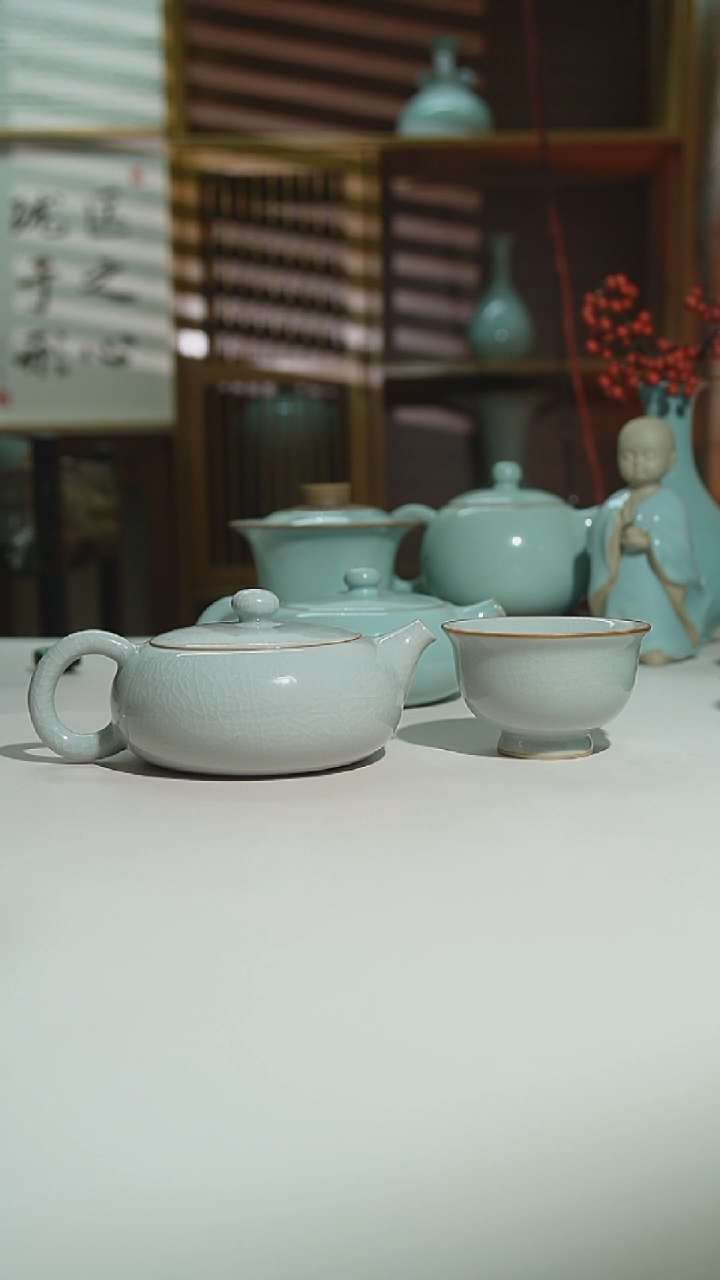 运圈月白支钉玲珑壶二级一壶二