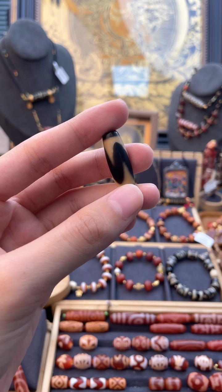 未镶嵌颈饰玛瑙/玉髓（覆膜）牙黄虎牙单珠