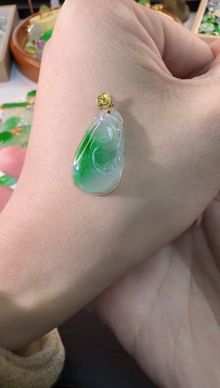 【闪购商品】翡翠颈饰18K金镶嵌缅甸翡翠A货挂件