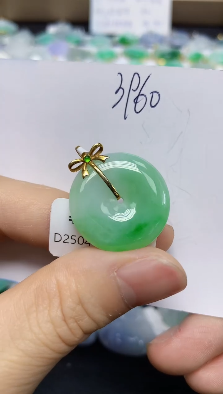 翡翠18K金镶嵌颈饰天然缅甸翡翠A货
