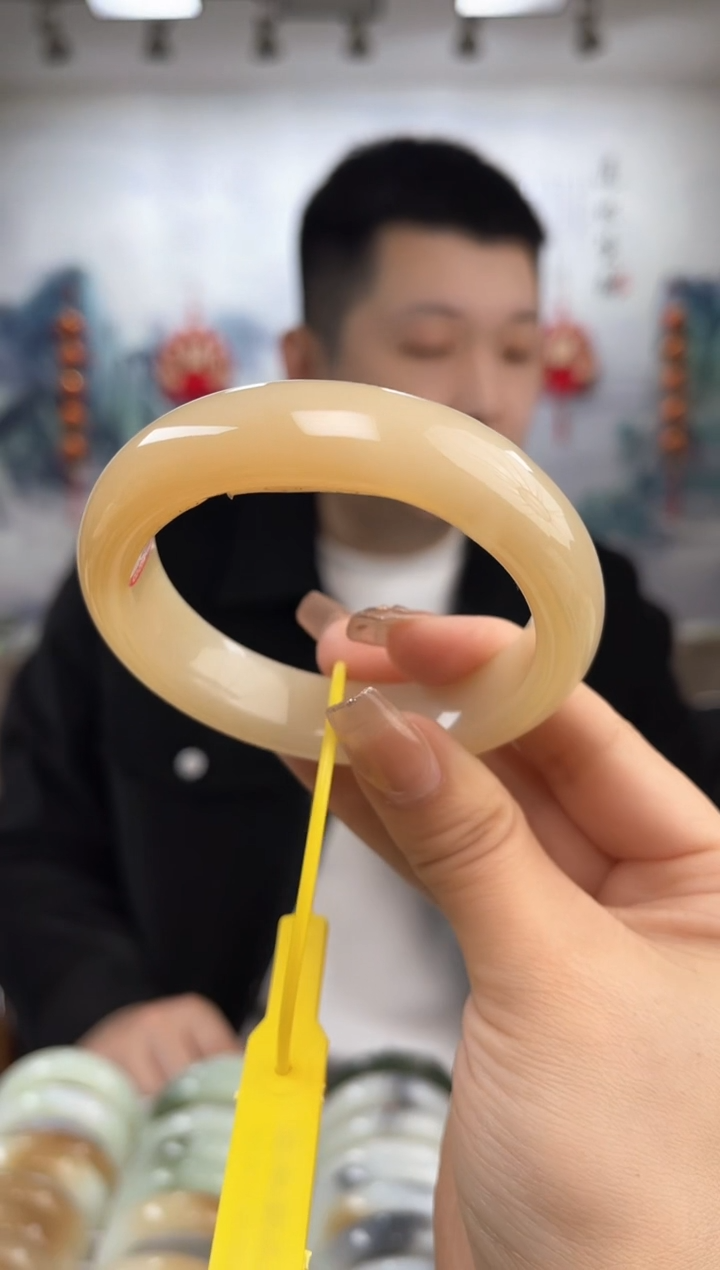 【闪购商品】和田玉手镯未镶嵌57-59圈口仅一只