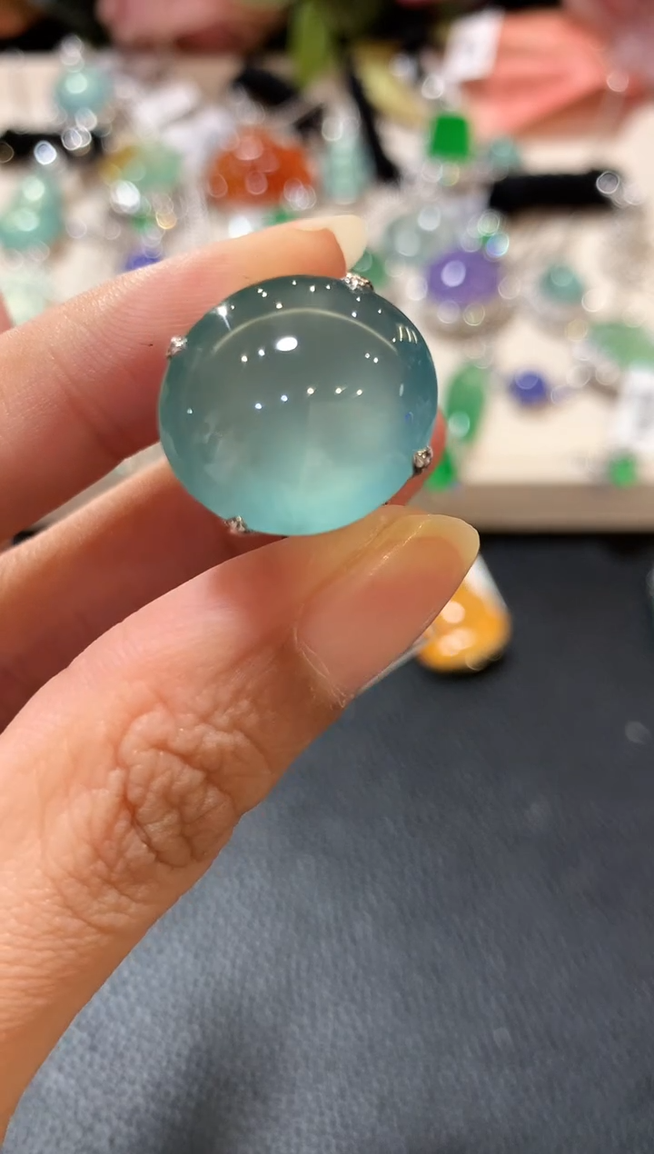 18K金镶嵌戒指翡翠么**?m52 