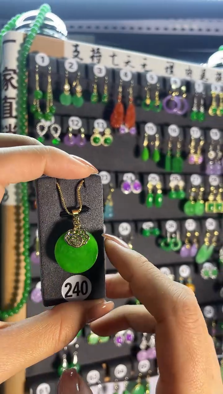 【闪购商品】翡翠耳饰银S925镶嵌240...