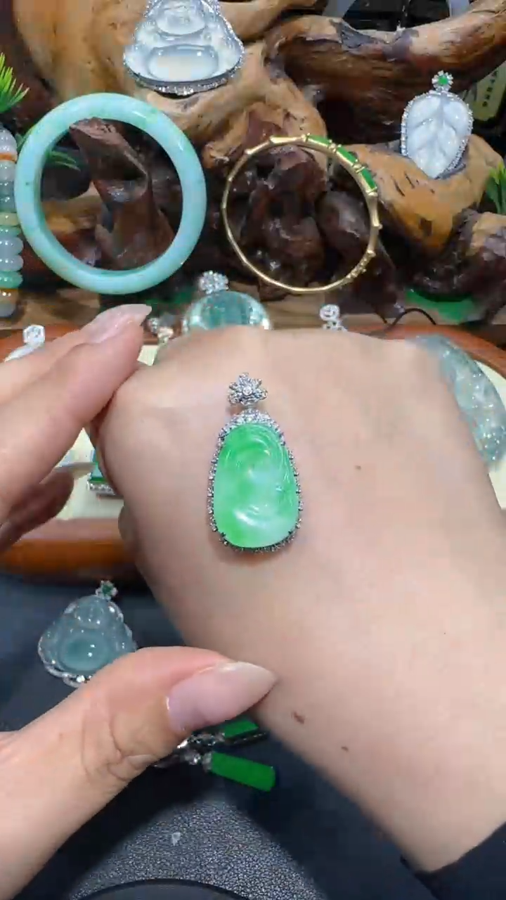 【闪购商品】翡翠吊坠(不含链)18K金镶嵌吊坠