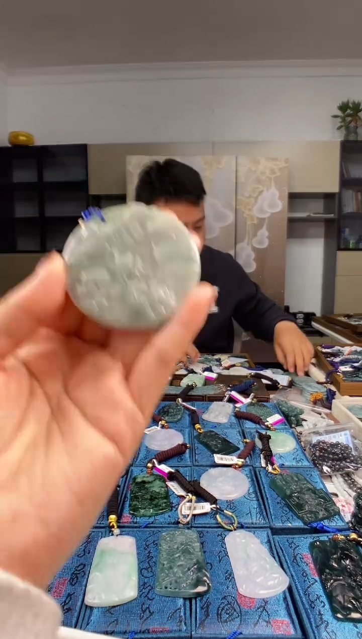 颈饰未镶嵌翡翠多样性发其一