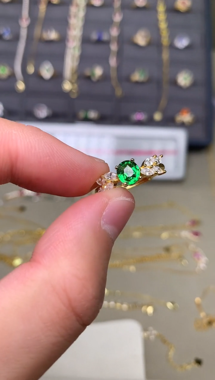 银S925镶嵌戒指石榴石（沙弗莱）戒指