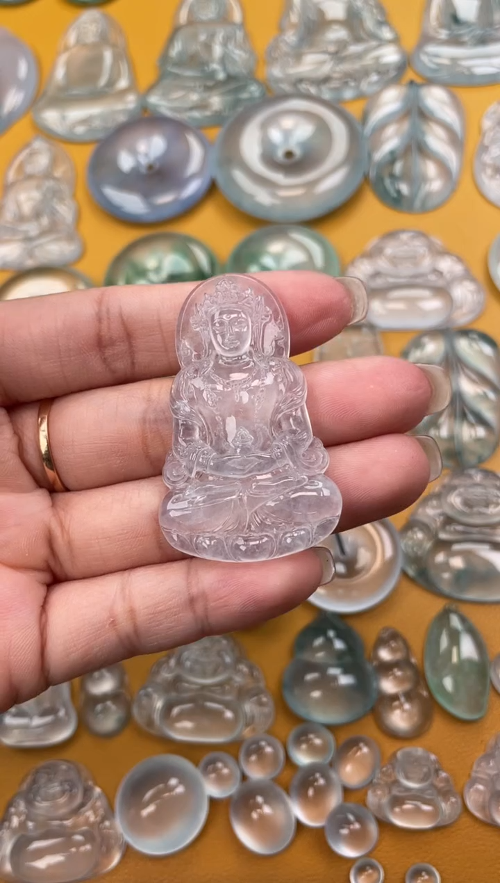 翡翠未镶嵌吊坠(不含链)度母 47.2 29.5 4.7