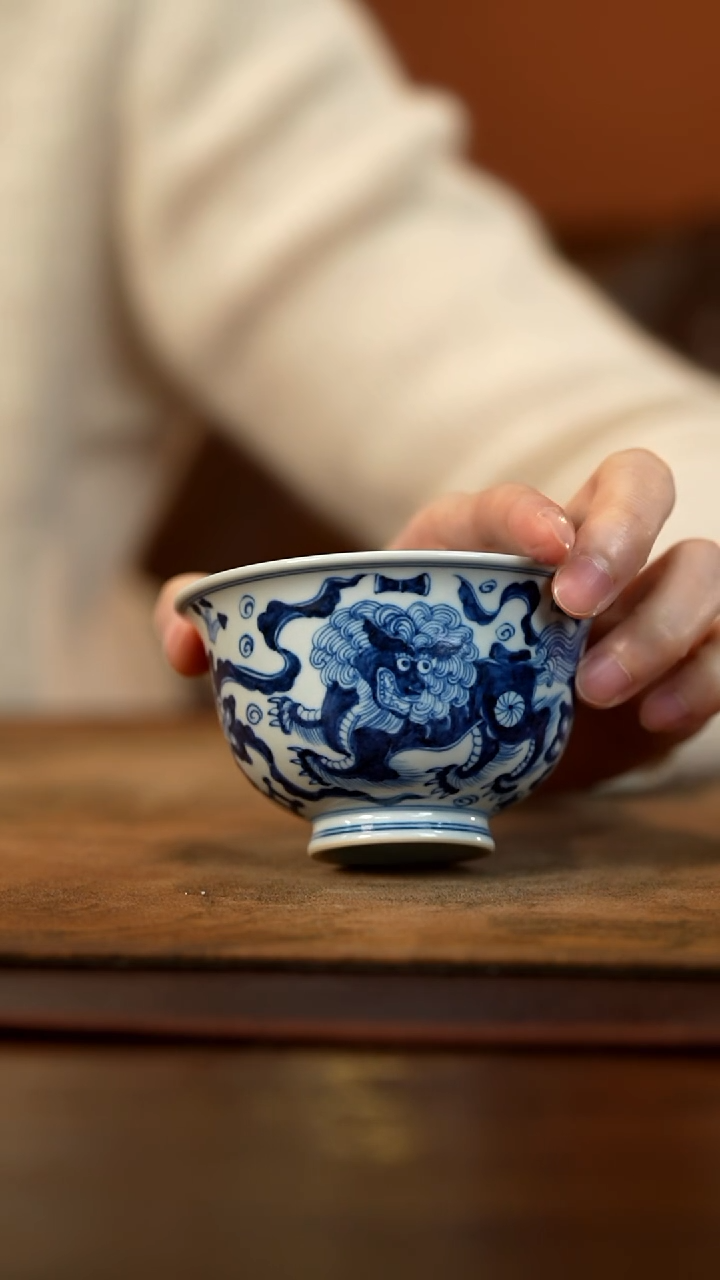 【闪购商品】青花狮子绣球主人杯