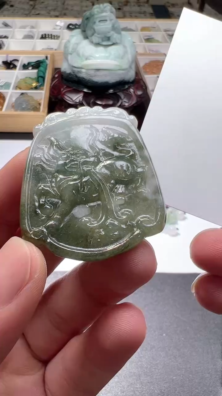 翡翠未镶嵌颈饰有*.多样性发货，发其一