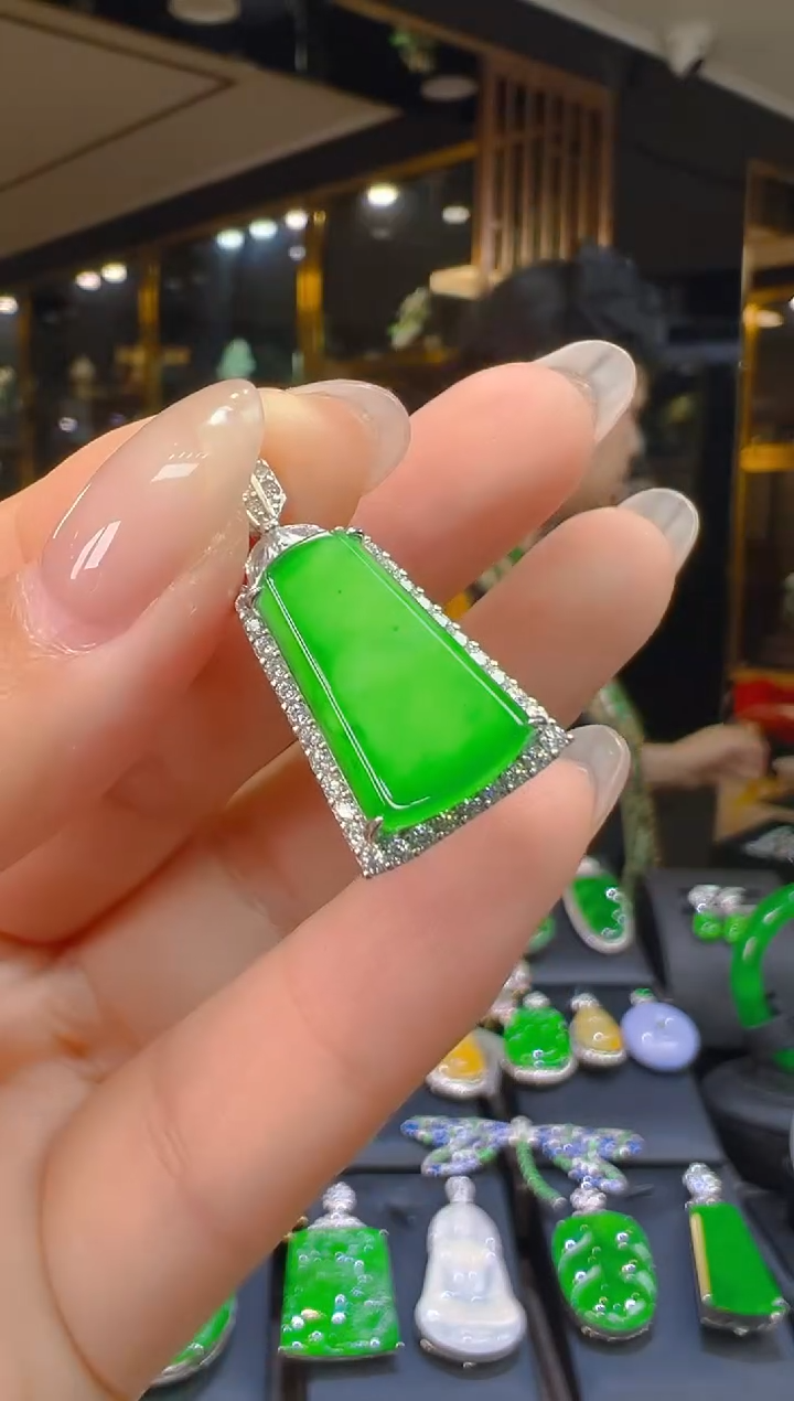 吊坠(赠链)银S925镶嵌翡翠102(多样性发货发其一)