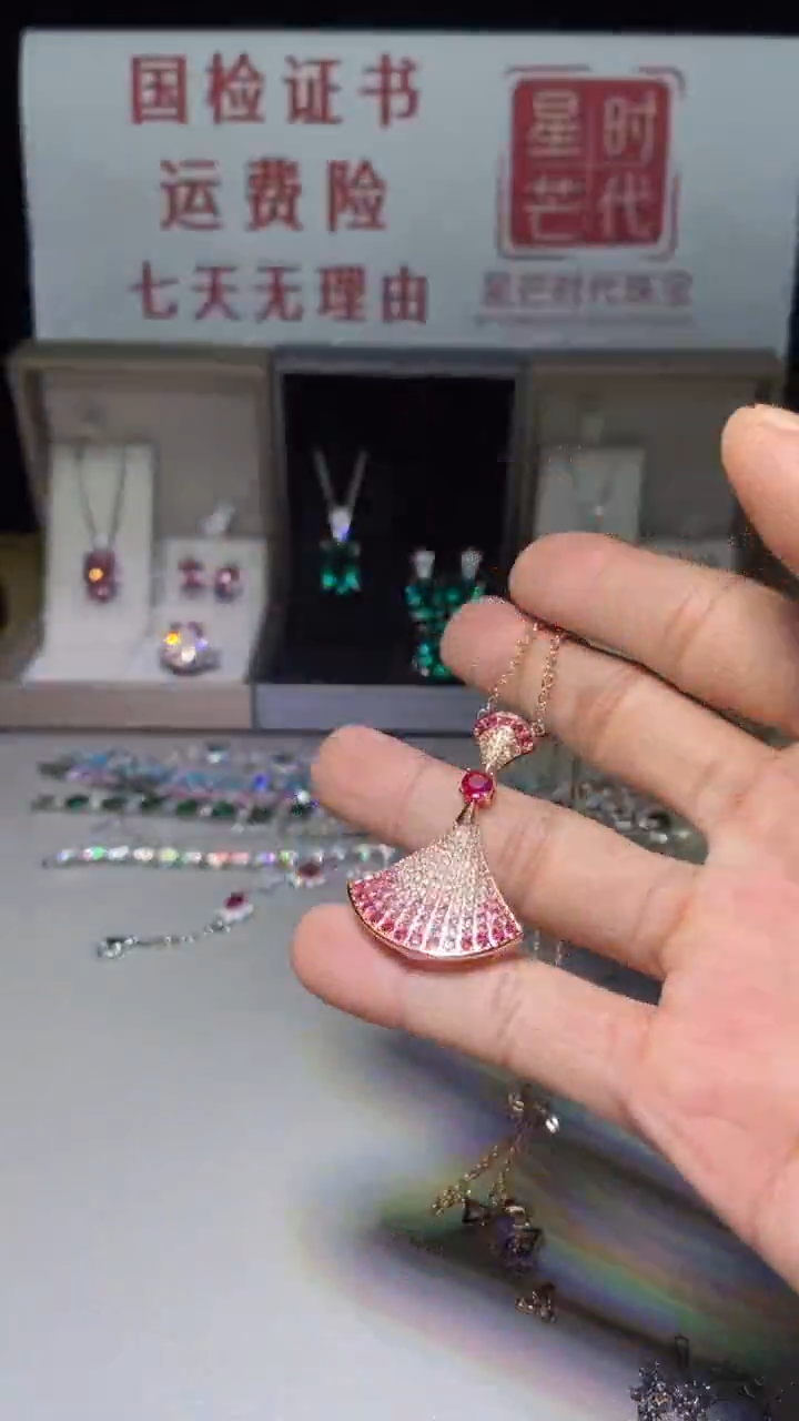 吊坠(赠链)18K金镶嵌红宝石225