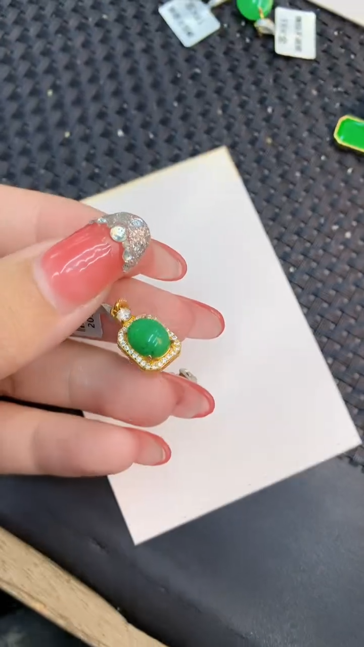 颈饰未镶嵌翡翠1