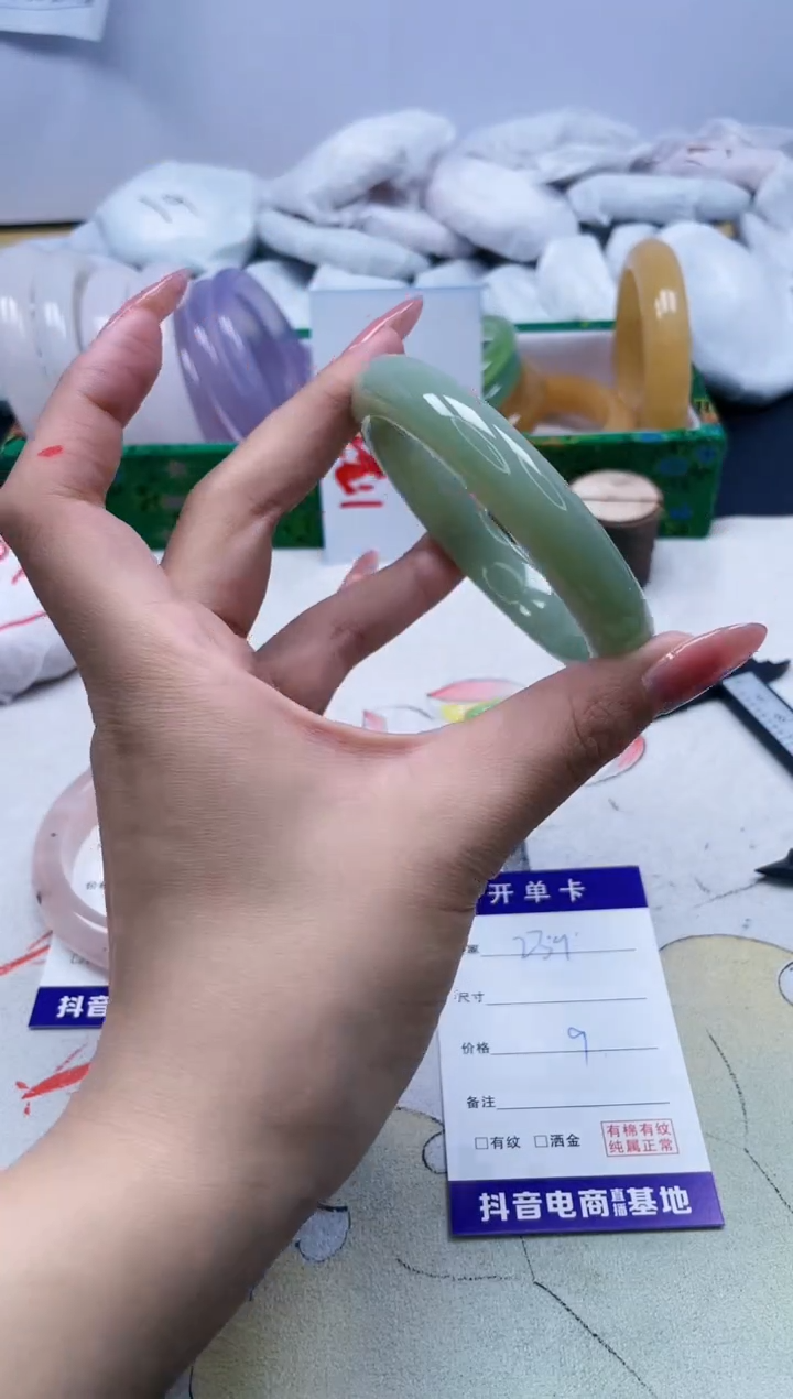 【闪购商品】石英质玉手镯未镶嵌239/60.4