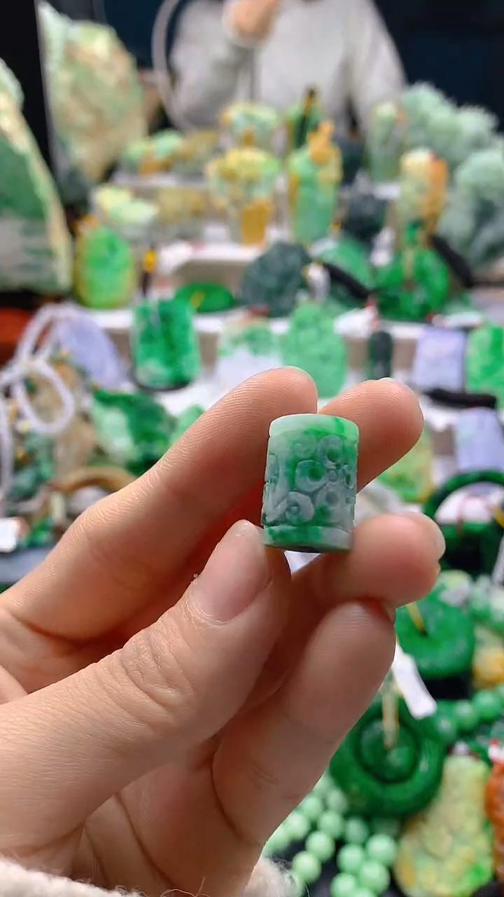 颈饰未镶嵌翡翠天然缅甸a货翡翠