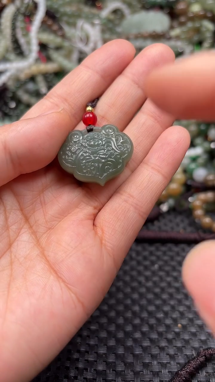 颈饰未镶嵌和田玉1