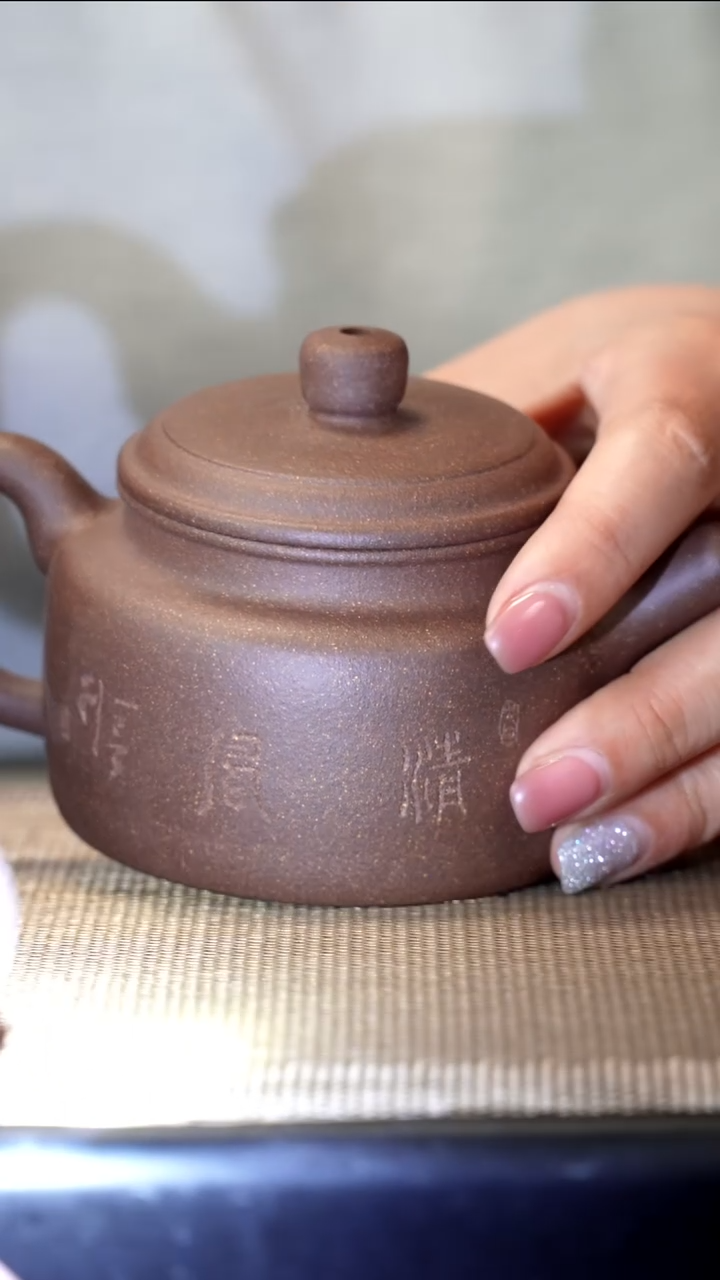 紫砂茶盏梨皮紫泥刻绘德钟200CC微瑕