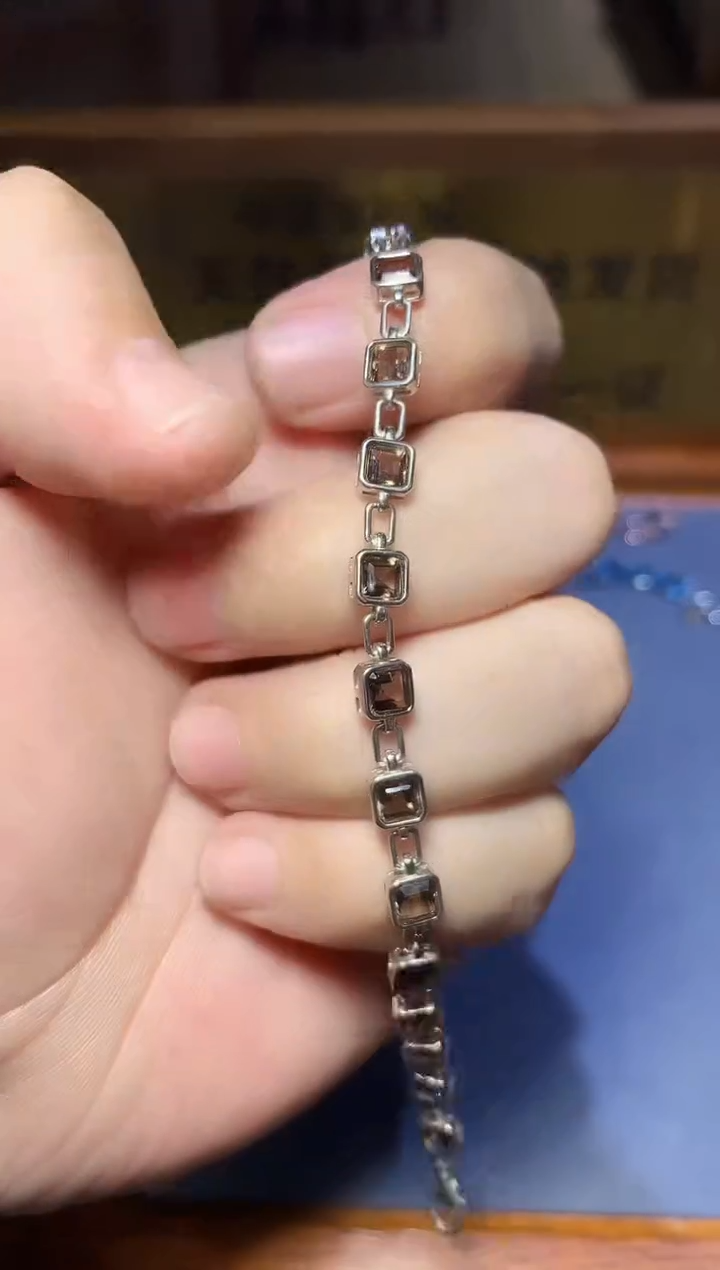 【闪购商品】烟晶手链银S925镶嵌........