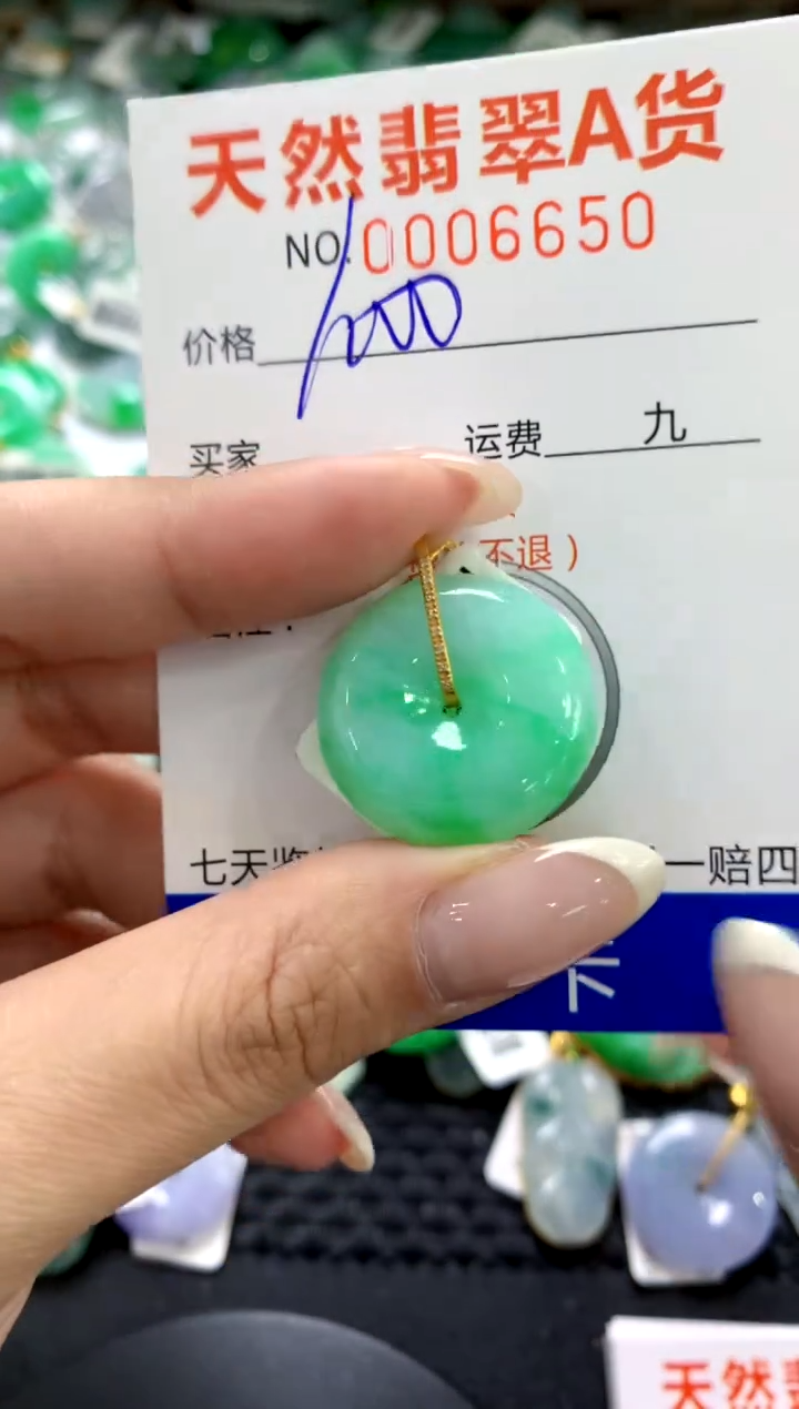 翡翠18K金镶嵌颈饰1111111111111111