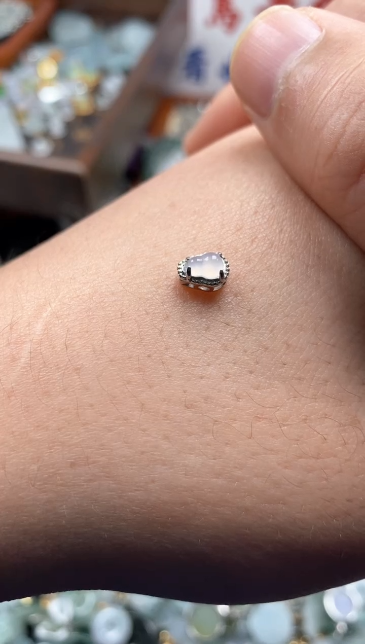 【闪购商品】翡翠颈饰未镶嵌哥哥