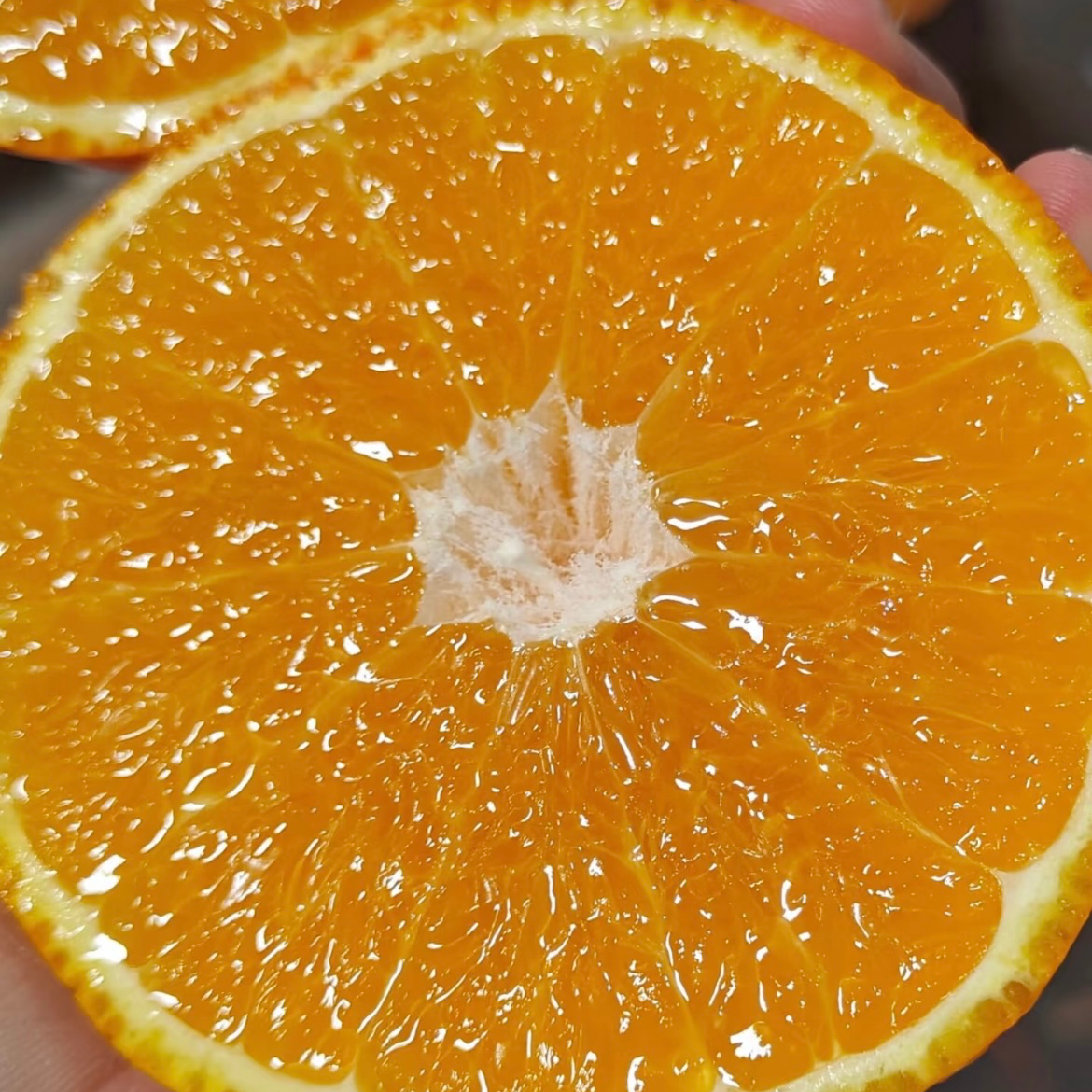 四川红美人中小果，9.9/3斤装｜皮薄多汁，爆汁，农家露天果，有点小花皮，口感好吃，介意慎拍。