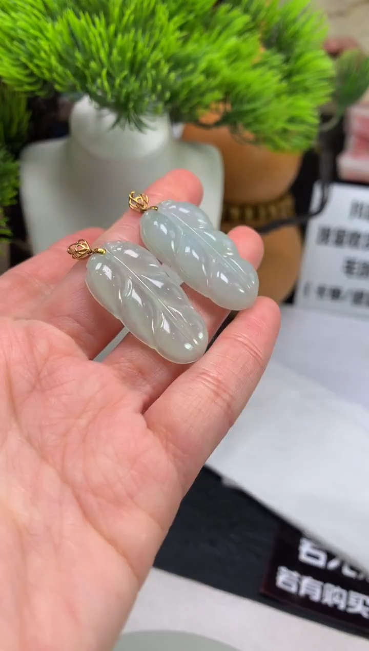 颈饰18K金镶嵌翡翠---125448多样性发其一