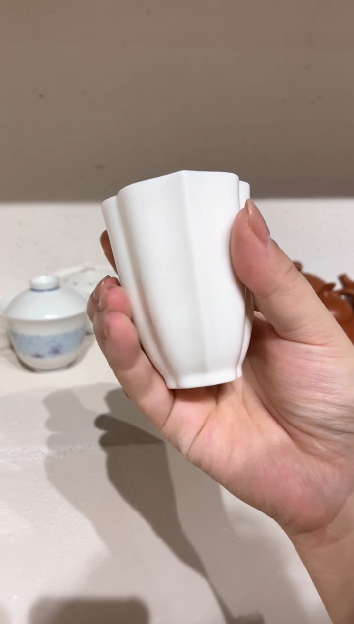 【闪购商品】玉泥白瓷-玉兰花口茶杯