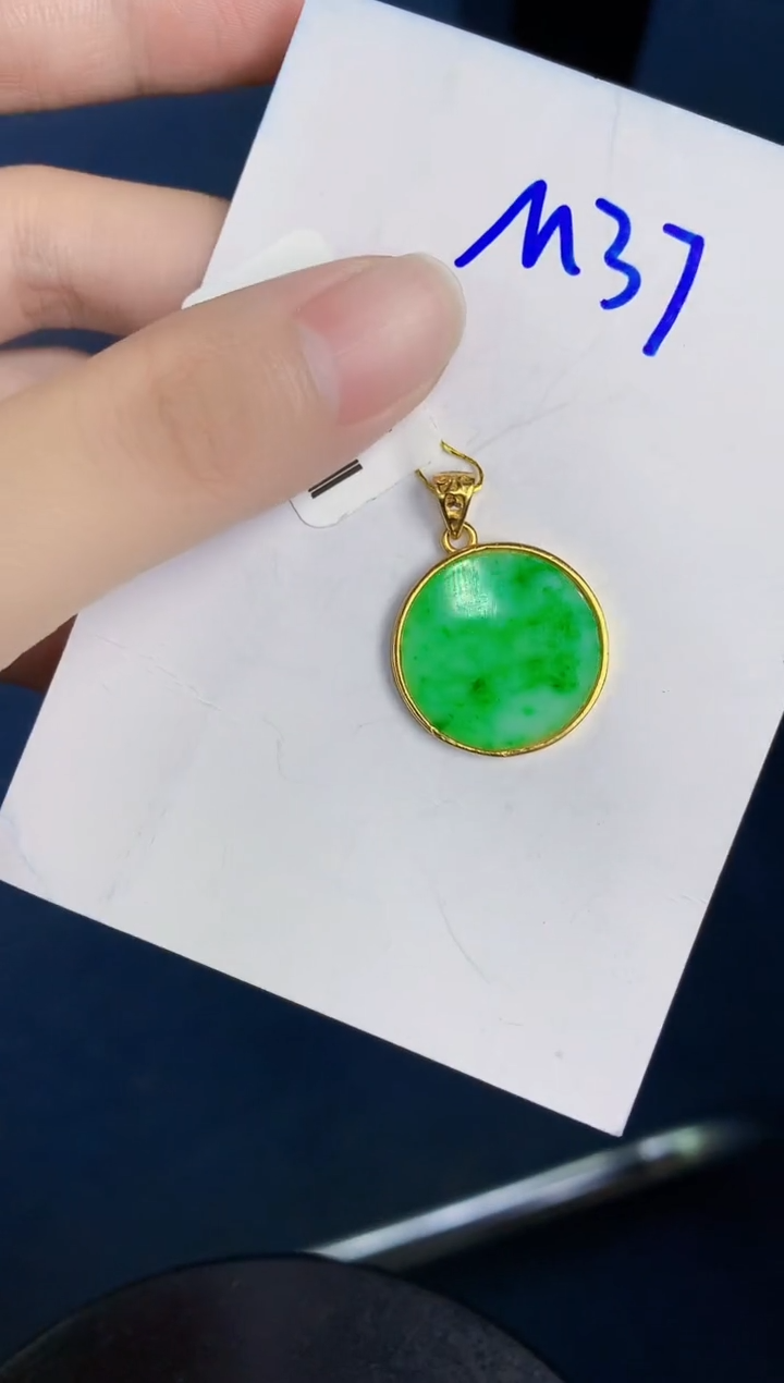 翡翠未镶嵌颈饰天然翡翠缅甸A货