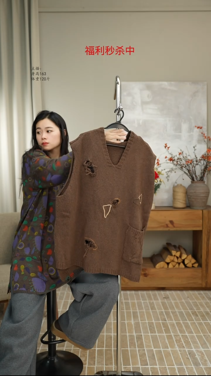  6046咖色连帽针织马甲（130斤）