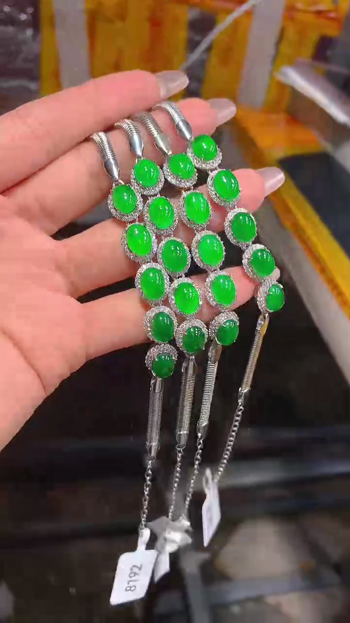 【闪购商品】定制翡翠未镶嵌35-多样性发货（发其一) 