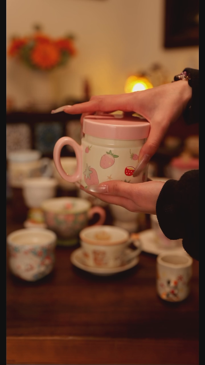 陶瓷手柄款阿满盖杯  草莓