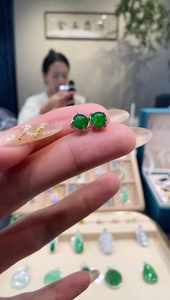 【闪购商品】翡翠吊坠(不含链)银S925镶嵌蛋面耳钉