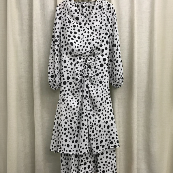 W慕溢-045波点长袖连衣裙