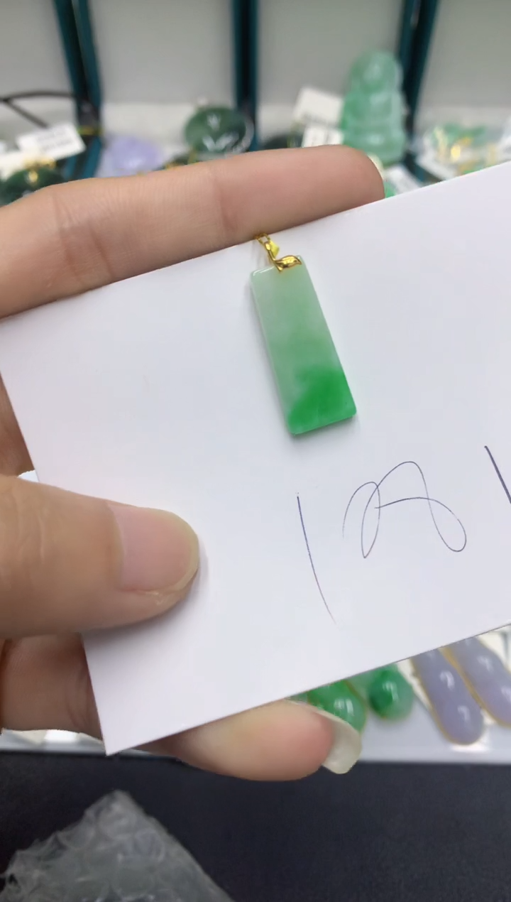 翡翠18K金镶嵌颈饰翡翠