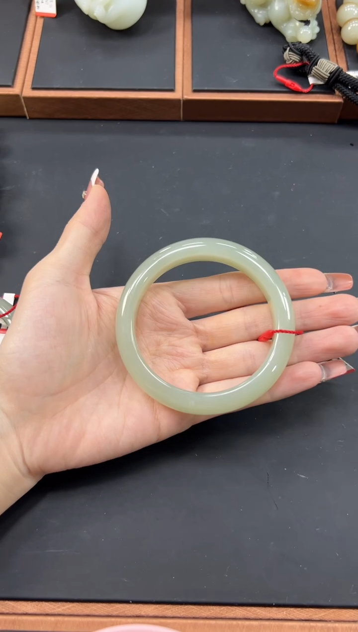 【闪购商品】和田玉（糖玉）手镯未镶嵌且末微色差近矿61手镯