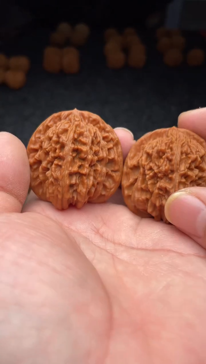 把件文玩核桃 B 126 号   43尺四座楼（全家福）