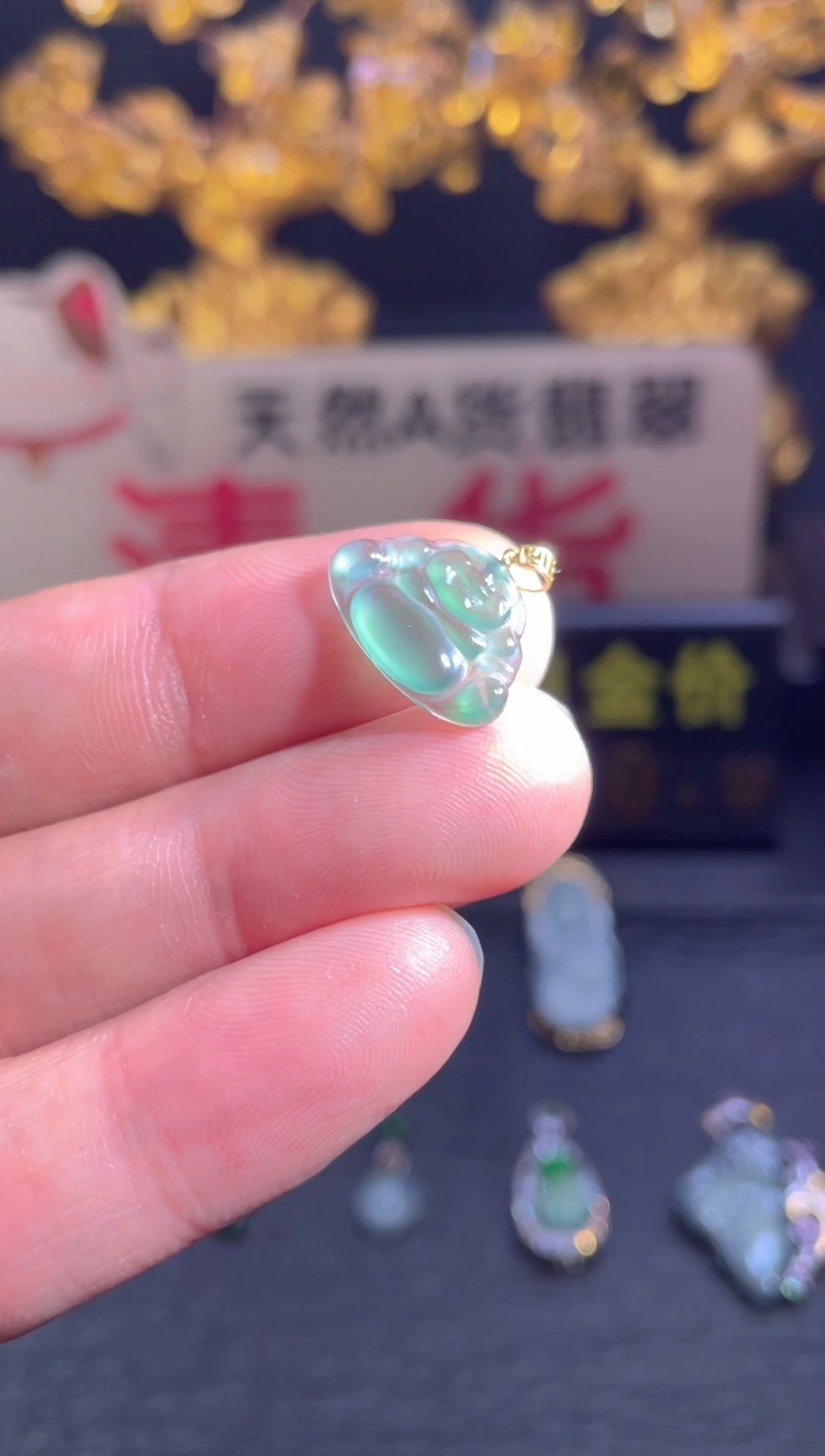 翡翠18K金镶嵌颈饰        