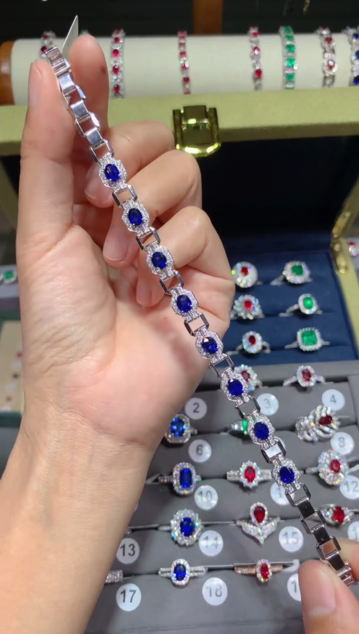 【闪购商品】蓝宝石手链18K金镶嵌4.0CT